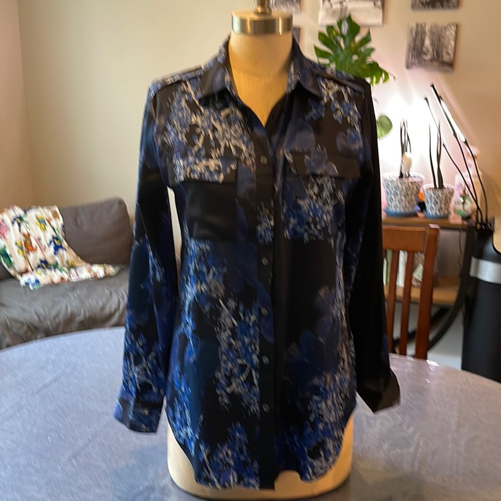 Banana Republic blouse : blue floral